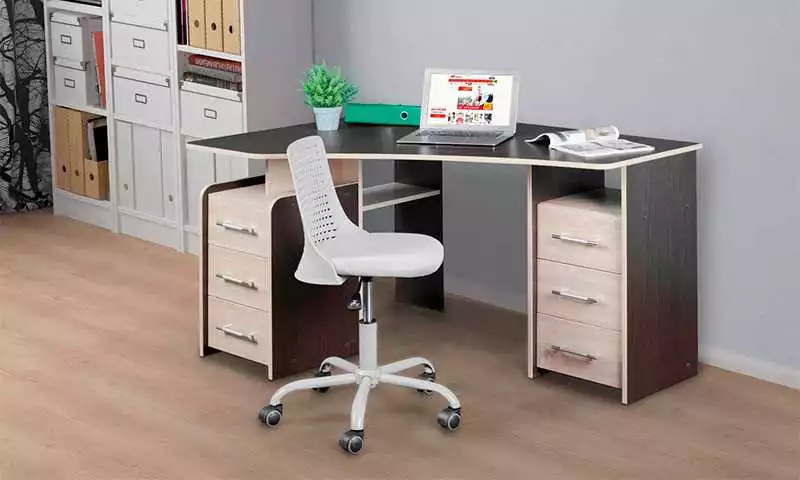 Функциональные компьютерные столы для маленькой квартиры