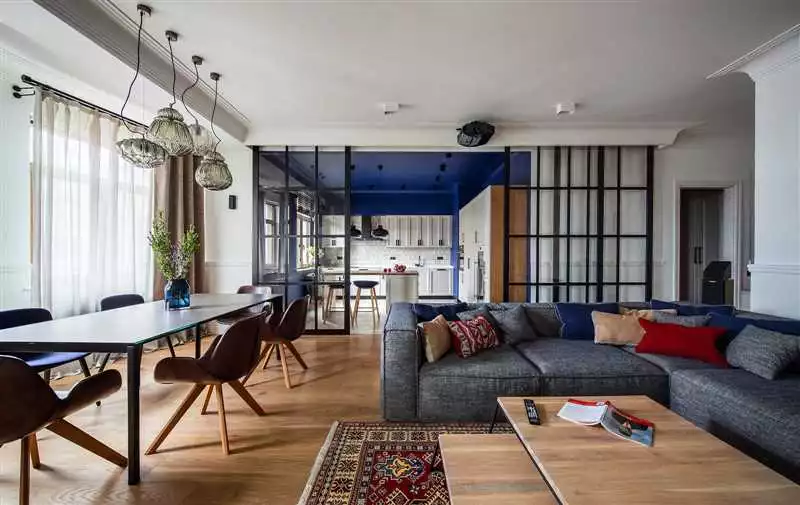 Как использовать ковры в дизайне квартиры-студии