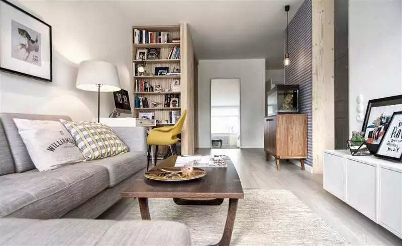 Как подушки и покрывала могут превратить интерьер квартиры студии в уютное и элегантное пространство